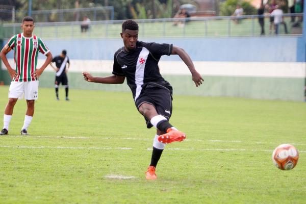 Germano marcou os gols da vitória do Vasco