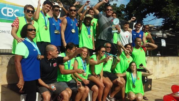 O escrete vascaíno comemorando o título na Colina Histórica