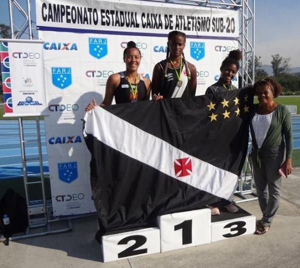 Maria Vitória, Luiza Sobreira, Carolina Macharethe e a coordenadora Solange Chagas