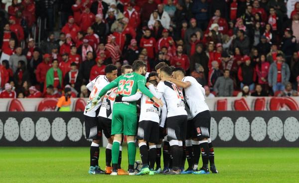 Jogadores do Vasco na partida contra o Internacional