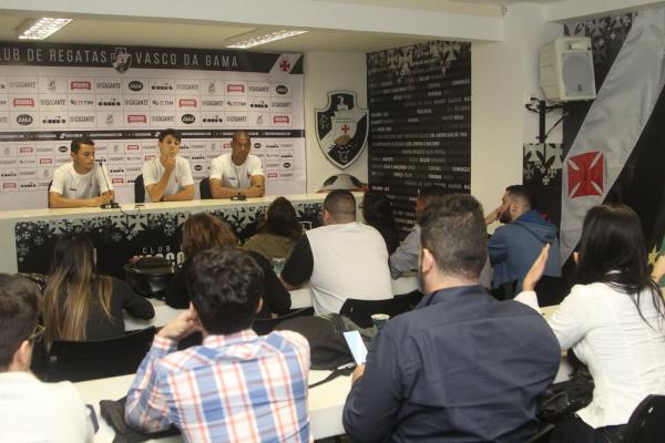 Alunos da Veiga tiveram tarde de repórteres em São Januário