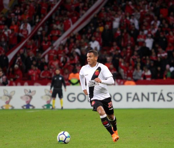 Ramon em ação contra o Internacional no Beira Rio