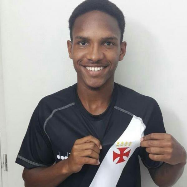 Michel Yan deixou o Flamengo e foi para o Vasco