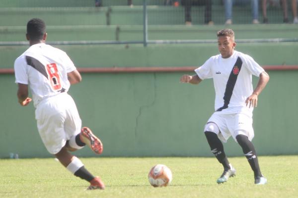 Vinicius deu trabalho para a defesa adversária