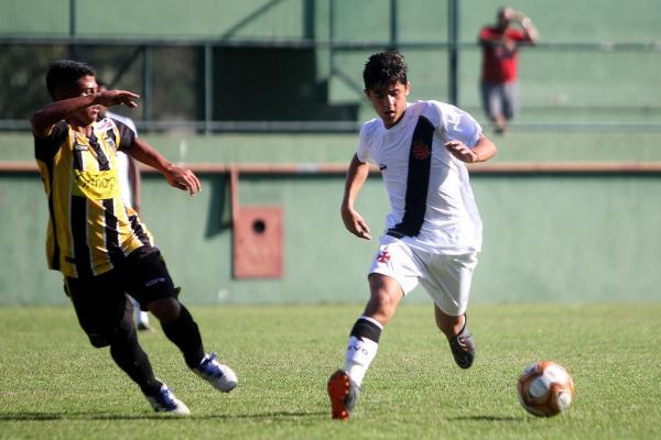 Caio Dantas em ação diante do Volta Redonda