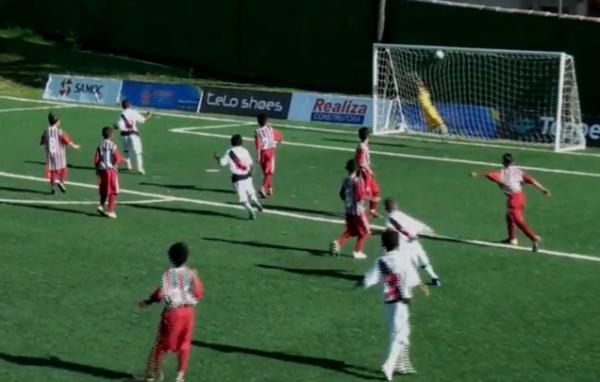 Lance do gol de Brian, o segundo do Vasco no empate contra o Fluminense