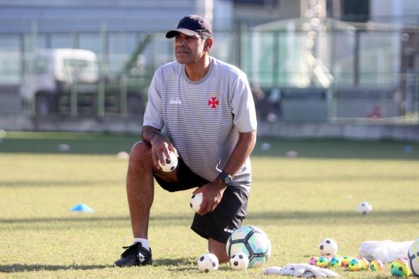 Acácio durante o treinamento de goleiros do sub-20