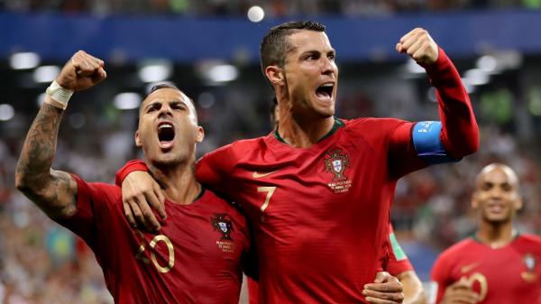 Quaresma e Cristiano Ronaldo comemoram gol de Portugal