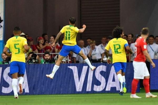 Coutinho vibra após marcar seu gol contra a Suíça, eleito o mais bonito da 1ª fase