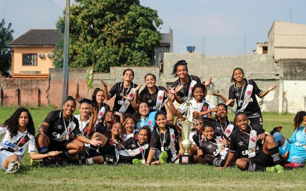 Vascaínas com a premiação da 2ª colocação