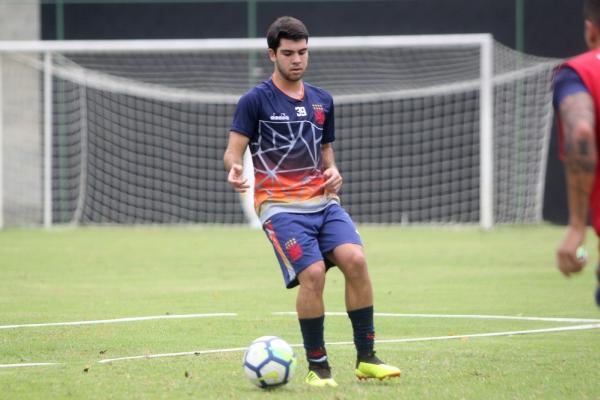 Dudu treinou com os profissionais do Vasco e está novamente à disposição do sub-20 para estreia no Brasileiro da categoria