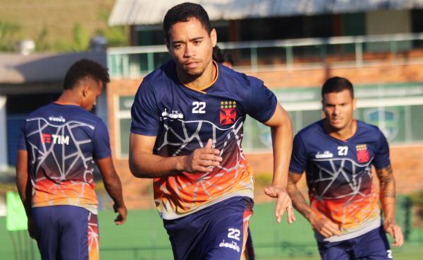 Yago Pikachu suando a camisa em Pinheiral