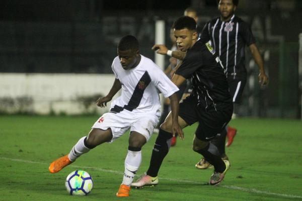 Lucas Santos deu trabalho para a defesa do Corinthians