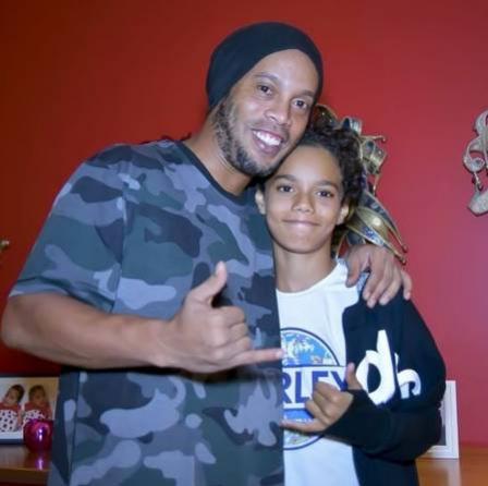 Ronaldinho Gaúcho com o filho, João