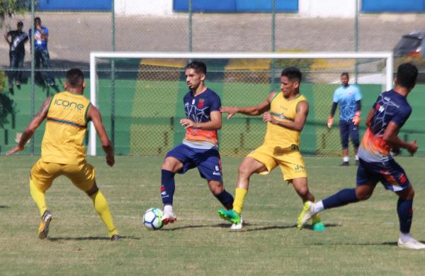 Andrey marcou o gol da vitória vascaína
