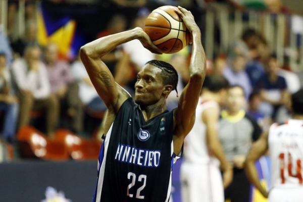 Holloway desembarca no Rio de Janeiro nesta semana