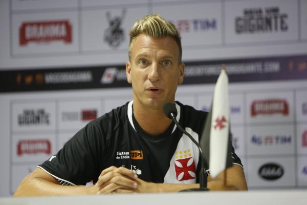 Maxi López foi apresentado nesta terça-feira