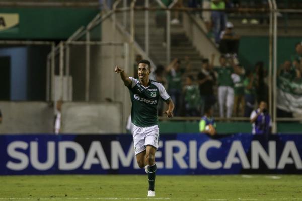 Harold Mosquera marca o primeiro da goleada do Deportivo Cali sobre o Bolívar