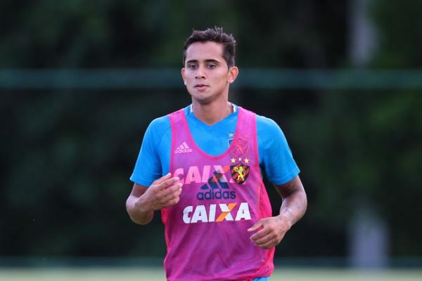 Everton Felipe voltou a treinar normalmente nesta quinta-feira