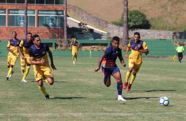 Paulo Vitor infernizou a defesa do Madureira
