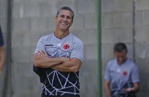 Jorginho convocou a torcida para comparecer em peso