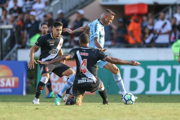 Luan é marcado de perto por Breno e Andrey