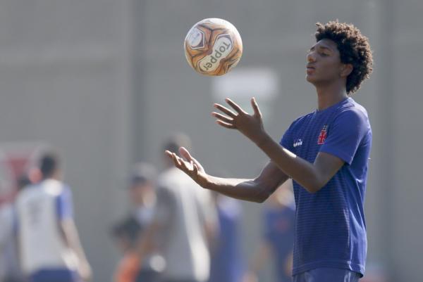 Talles Magno é uma das promessas do time sub-17 do Vasco
