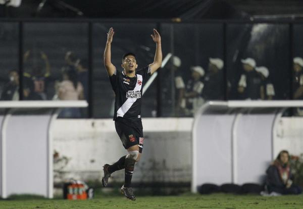 Andrey faz a festa após marcar contra o Bahia