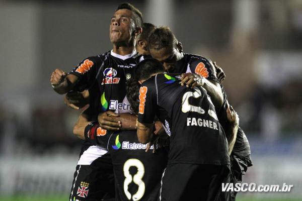 Nas oitavas de final, Vasco atropelou o Aurora (BOL) ao vencer por 8 a 3