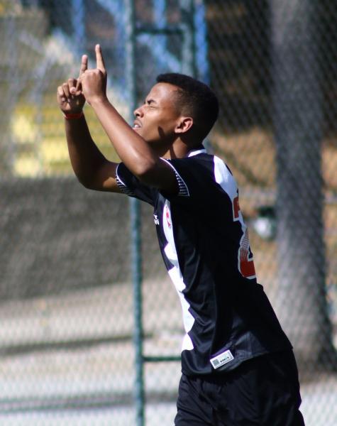 Michael na comemoração de um de seus tentos em BH