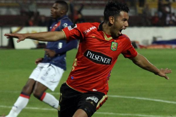 Andrés Ríos comemora gol pelo Deportivo Cuenca