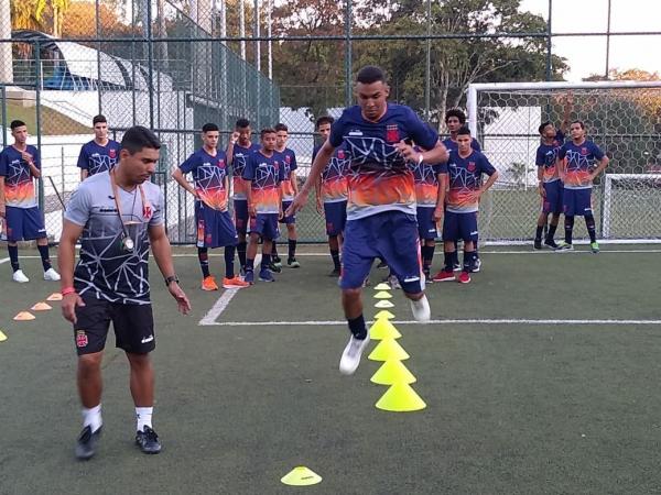 Brandi comanda treino físico em BH