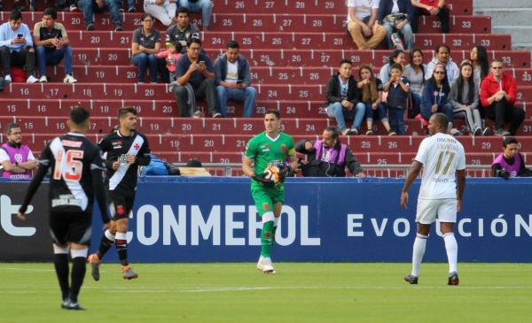 Martín Silva em ação contra a LDU no Equador