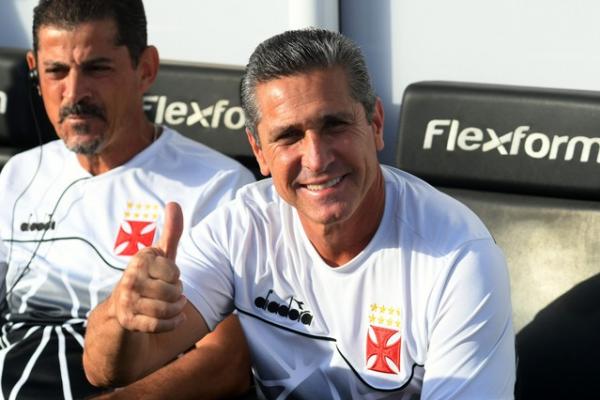 Jorginho tem apostado em jogadores da base