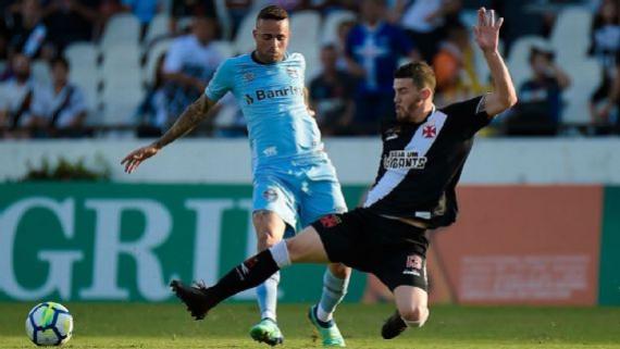 Luiz Gustavo marca Luan, do Grêmio, pelo Brasileiro