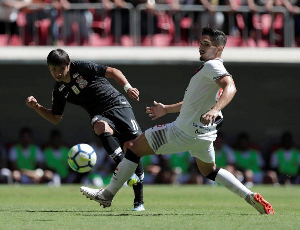 Romero fez três gols no Vasco