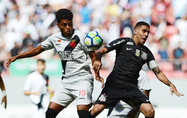 Evander começou como titular contra o Corinthians