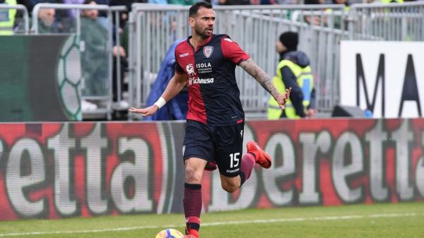 Leandro Castán em ação pelo Cagliari
