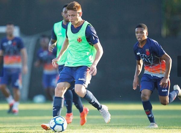 Clisman comemora estreia no Vasco