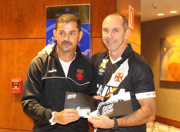 Ídolo Valdir Bigode também participou da entrega