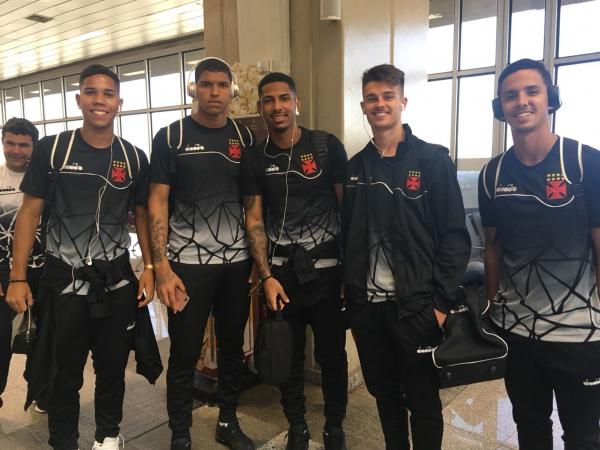 Grupo embarcou para Curitiba nesta quarta-feira