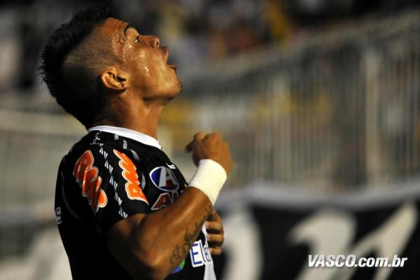 Bernardo brilhou na goleada diante do Aurora