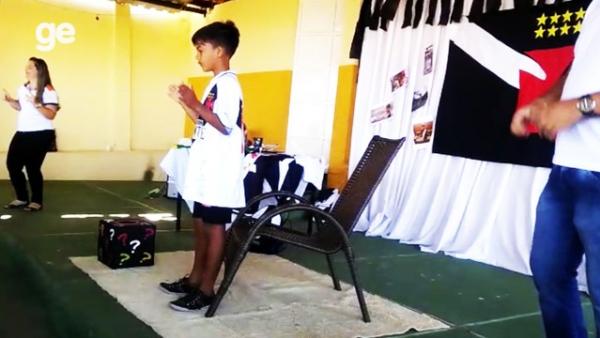 Otávio Coelho canta a música Sonhar