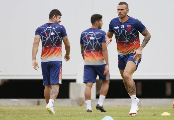 Leandro Castan pode fazer sua estreia diante do Palmeiras
