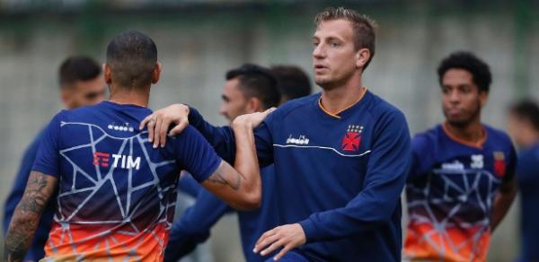 Maxi López fará sua estreia com a camisa do Vasco neste domingo