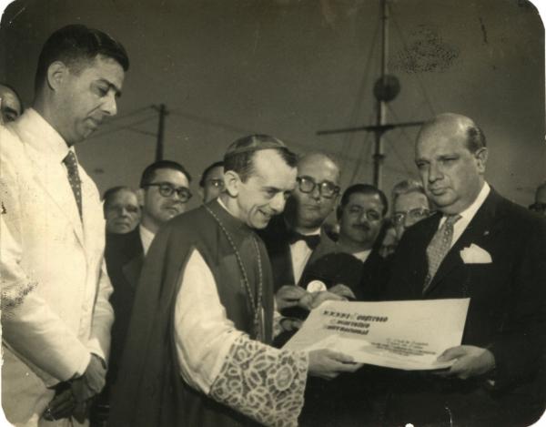 Lançamento da pedra fundamental da Capela, com a presença de Dom Helder Câmara