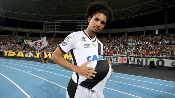 Douglas Luiz ainda pode render frutos ao Vasco