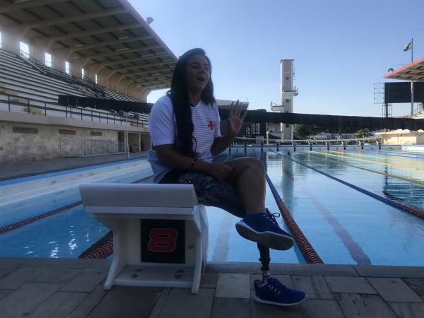 Nadadora é atleta do Vasco e da seleção brasileira