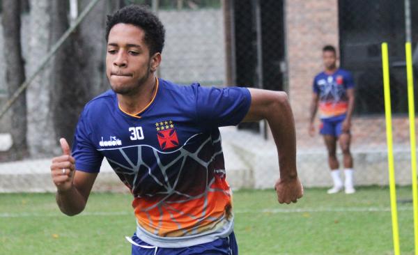 Miranda reforça importância de clássico diante do Flamengo