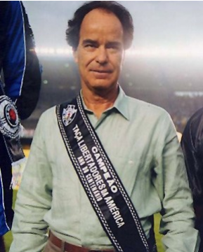 Lopes com a camisa verde de linho